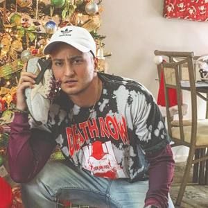 Meet your Posher, Giulliano